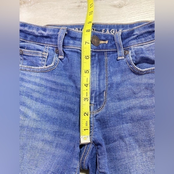 American Eagle Stretch Denim Midi Short, Medium Wash, Size 0 - Picture 9 of 9